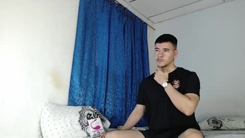 Snapshot of jeycob_happy97 chatting on 01/12/25, 11:39 Juan David online show from 01/12/25, 11:39