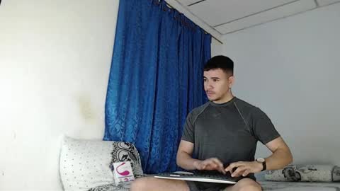 Snapshot of jeycob_happy97 chatting on 01/13/25, 11:08 Juan David online show from 01/13/25, 11:08