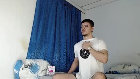 Snapshot of jeycob_happy97 chatting on 02/04/25, 10:54 Juan David online show from 02/04/25, 10:54