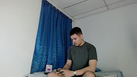 Snapshot of jeycob_happy97 chatting on 02/18/25, 11:19 Juan David online show from 02/18/25, 11:19