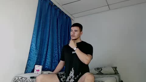 Snapshot of jeycob_happy97 chatting on 03/06/25, 10:47 Juan David online show from 03/06/25, 10:47