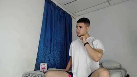Snapshot of jeycob_happy97 chatting on 09/14/25, 11:20 Juan David online show from 09/14/25, 11:20