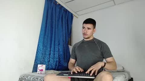 Snapshot of jeycob_happy97 chatting on 09/19/25, 11:05 Juan David online show from 09/19/25, 11:05