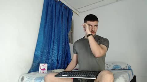 Snapshot of jeycob_happy97 chatting on 09/29/25, 11:20 Juan David online show from 09/29/25, 11:20