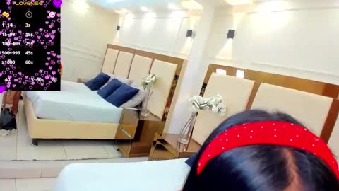 Jhoana  online show from 10/30/25, 09:37