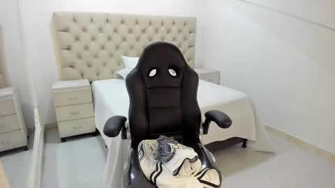 jhoanleandro online show from 11/04/25, 05:06