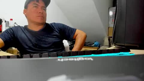 Snapshot of jhonatan_morales_s chatting on 10/15/25, 04:45 jhonatan_morales_s online show from 10/15/25, 04:45