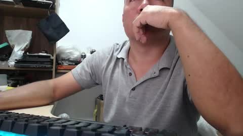 Snapshot of jhonatan_morales_s chatting on 11/11/25, 01:11 jhonatan_morales_s online show from 11/11/25, 01:11