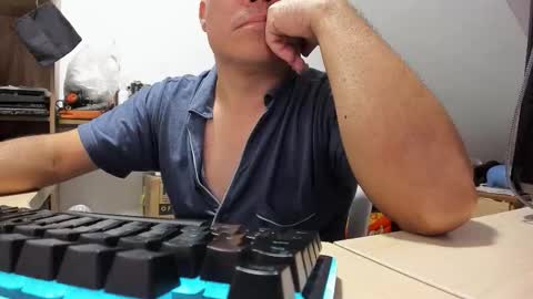 Snapshot of jhonatan_morales_s chatting on 11/21/25, 04:11 jhonatan_morales_s online show from 11/21/25, 04:11