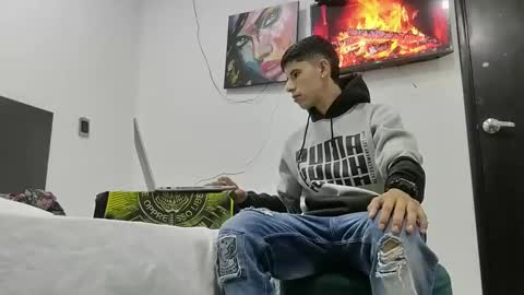 Snapshot of jhongrey2 chatting on 01/19/25, 02:57 jhon online show from 01/19/25, 02:57