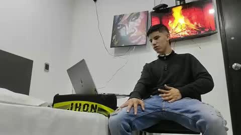 Snapshot of jhongrey2 chatting on 02/02/25, 12:30 jhon online show from 02/02/25, 12:30