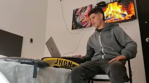 Snapshot of jhongrey2 chatting on 02/02/25, 04:00 jhon online show from 02/02/25, 04:00