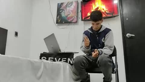 Snapshot of jhongrey2 chatting on 02/22/25, 03:47 jhon online show from 02/22/25, 03:47