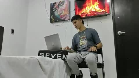 Snapshot of jhongrey2 chatting on 02/26/25, 06:26 jhon online show from 02/26/25, 06:26