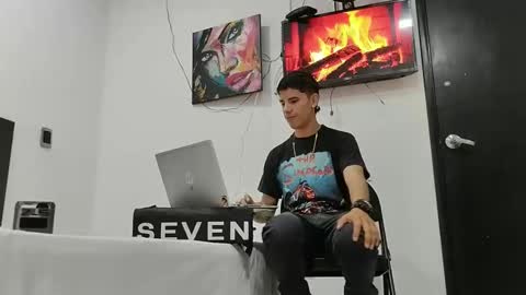 Snapshot of jhongrey2 chatting on 03/01/25, 03:05 jhon online show from 03/01/25, 03:05