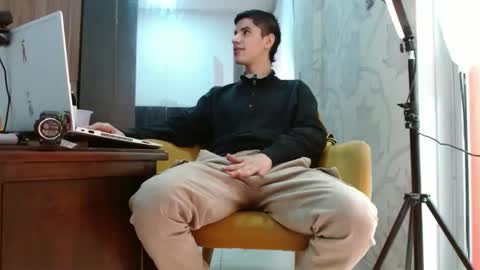 Snapshot of jhongrey2 chatting on 09/30/25, 04:45 jhon online show from 09/30/25, 04:45