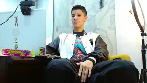 Snapshot of jhongrey2 chatting on 10/17/25, 04:15 jhon online show from 10/17/25, 04:15