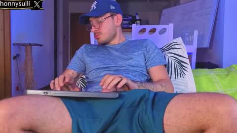 Snapshot of jhonny_sullivan chatting on 11/19/25, 08:31 jhonny and friend online show from 11/19/25, 08:31