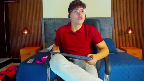 jhoumod_21 online show from 11/18/25, 03:12