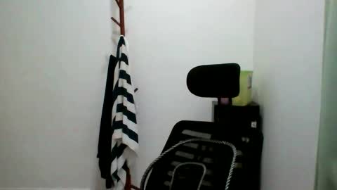 Snapshot of jiachi13 chatting on 11/04/25, 01:27 Alex online show from 11/04/25, 01:27