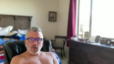 Snapshot of jimmyaaron chatting on 12/21/24, 05:07 Dad of Three online show from 12/21/24, 05:07