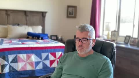 Snapshot of jimmyaaron chatting on 12/22/24, 05:32 Dad of Three online show from 12/22/24, 05:32