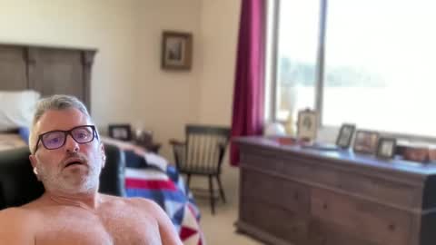 Snapshot of jimmyaaron chatting on 12/29/24, 07:11 Dad of Three online show from 12/29/24, 07:11