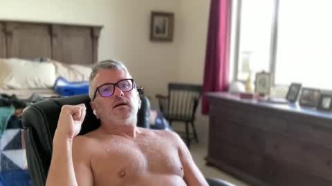 Snapshot of jimmyaaron chatting on 01/03/25, 06:24 Dad of Three online show from 01/03/25, 06:24