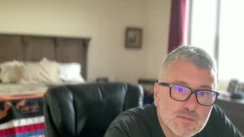 Snapshot of jimmyaaron chatting on 02/19/25, 03:05 Dad of Three online show from 02/19/25, 03:05