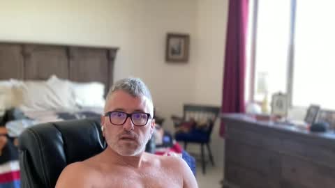 Snapshot of jimmyaaron chatting on 02/19/25, 06:10 Dad of Three online show from 02/19/25, 06:10