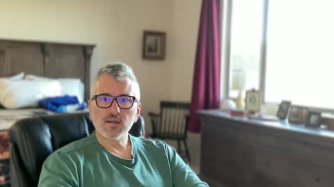 Snapshot of jimmyaaron chatting on 03/08/25, 03:24 Dad of Three online show from 03/08/25, 03:24