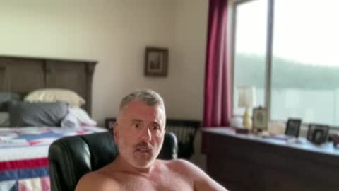 Snapshot of jimmyaaron chatting on 09/17/25, 01:07 Dad of Three online show from 09/17/25, 01:07