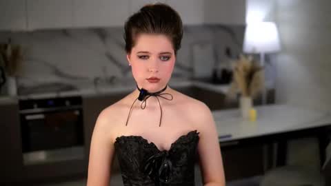 Aria online show from 11/12/25, 02:28