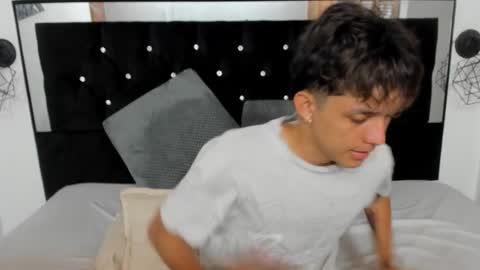 Snapshot of jisus_cat chatting on 11/17/25, 08:47 Jisus online show from 11/17/25, 08:47