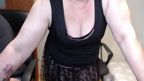 Snapshot of joannaandneighbour chatting on 01/19/25, 12:17 Joanna and Greg online show from 01/19/25, 12:17