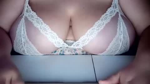 Snapshot of joemama333666999 chatting on 09/24/25, 07:33 Kisses4Lexi online show from 09/24/25, 07:33