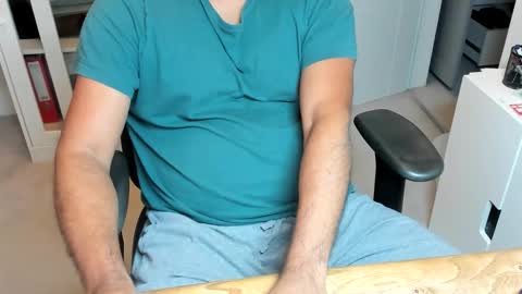 Snapshot of joeshades21 chatting on 11/26/25, 02:12 joeshades21 online show from 11/26/25, 02:12