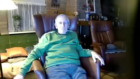 Snapshot of johan7_heet chatting on 12/05/24, 07:06 johan7 heet online show from 12/05/24, 07:06