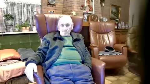 Snapshot of johan7_heet chatting on 12/09/24, 04:37 johan7 heet online show from 12/09/24, 04:37