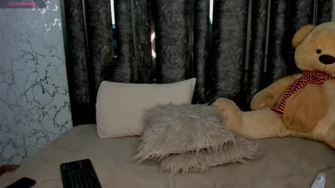 Snapshot of johana_fox_ chatting on 02/11/25, 10:15 johana fox online show from 02/11/25, 10:15