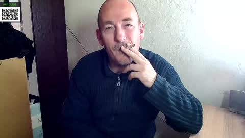 Snapshot of johanbarker chatting on 12/12/24, 10:45 Johan online show from 12/12/24, 10:45