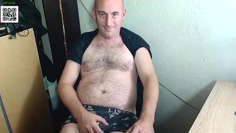 Snapshot of johanbarker chatting on 12/16/24, 03:43 Johan online show from 12/16/24, 03:43