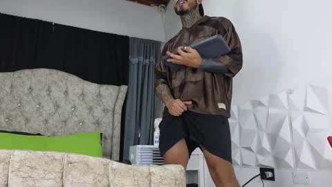 John  online show from 02/05/25, 01:54