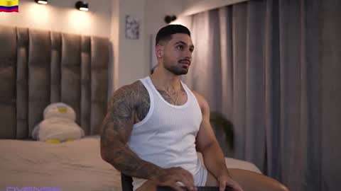 Snapshot of john_king29 chatting on 10/18/25, 01:01 john online show from 10/18/25, 01:01