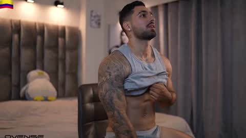 Snapshot of john_king29 chatting on 10/19/25, 02:18 john online show from 10/19/25, 02:18