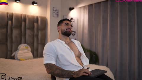 Snapshot of john_king29 chatting on 11/15/25, 01:14 john online show from 11/15/25, 01:14