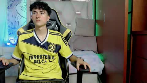 johnny_cagee online show from 10/21/25, 05:08