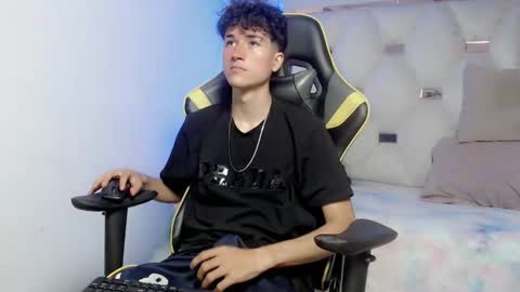 johnny_cagee online show from 11/11/25, 04:45