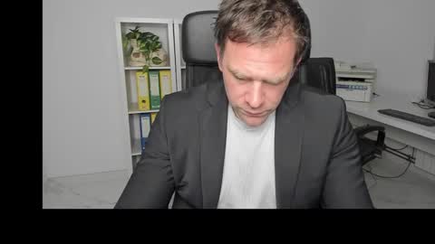Snapshot of johnnydough82 chatting on 12/20/24, 05:04 johnnydough82 online show from 12/20/24, 05:04