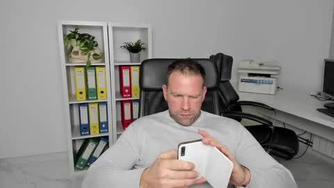 Snapshot of johnnydough82 chatting on 12/24/24, 07:33 johnnydough82 online show from 12/24/24, 07:33